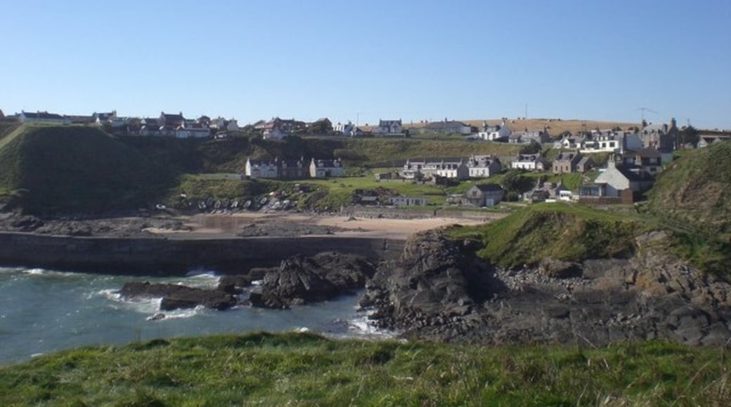 Photo "Collieston" by Lyn Mcleod (CC BY-SA) / Cropped from original