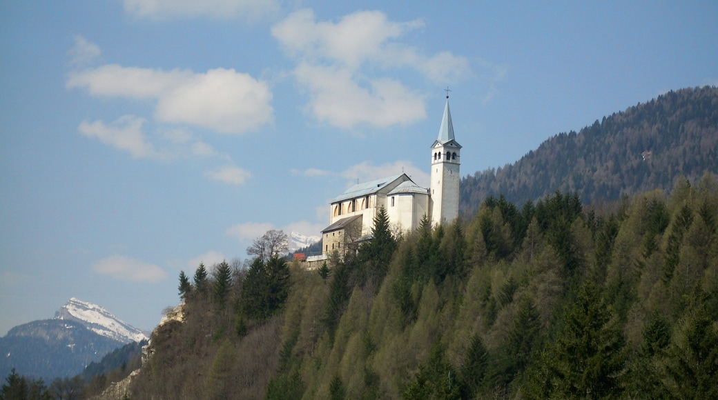 Photo "Valle di Cadore" by cinus (CC BY-SA) / Cropped from original