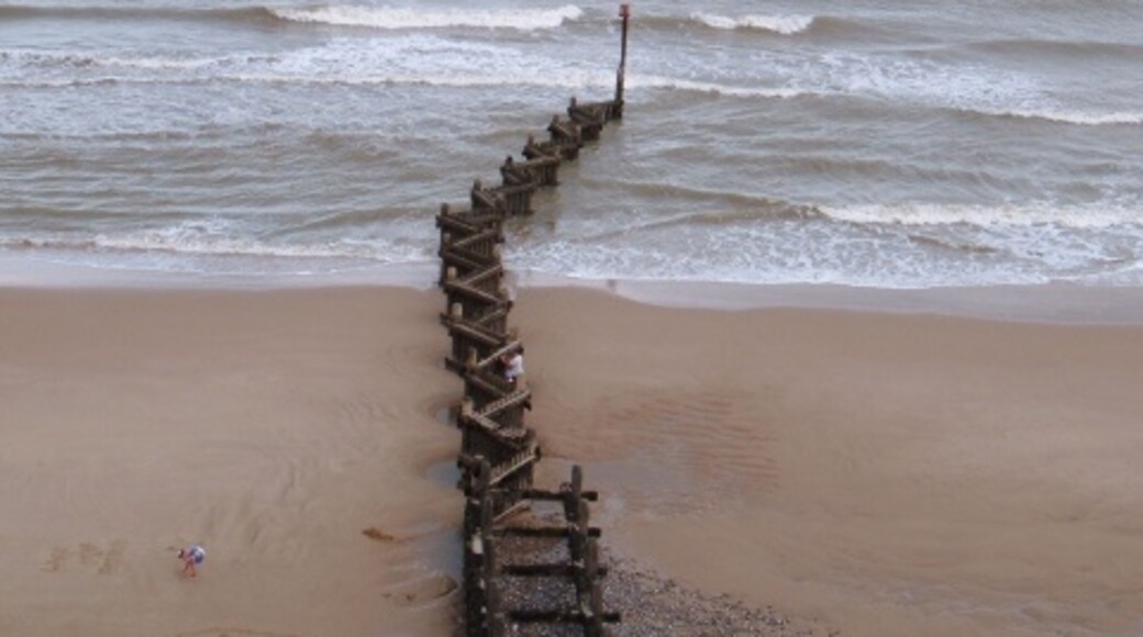 Photo "Overstrand" by Martin Pearman (CC BY-SA) / Cropped from original