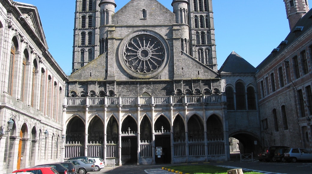 Foto „Kathedrale Notre-Dame de Tournai“ von Jean-Pol GRANDMONT (CC BY)/zugeschnittenes Original