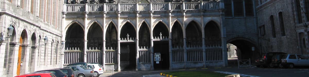 Photo "Tournai (Belgium), western porch of the Notre-Dame (Our Lady) cathedral (XIIth century)." by Jean-Pol GRANDMONT (Creative Commons Attribution 2.5) / Cropped from original