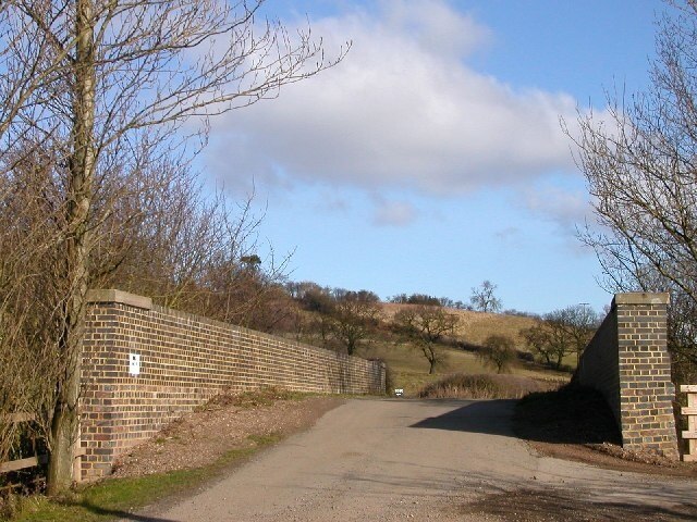 "Newnham"-foto av Ian Rob (CC BY-SA) / Urklipp från original