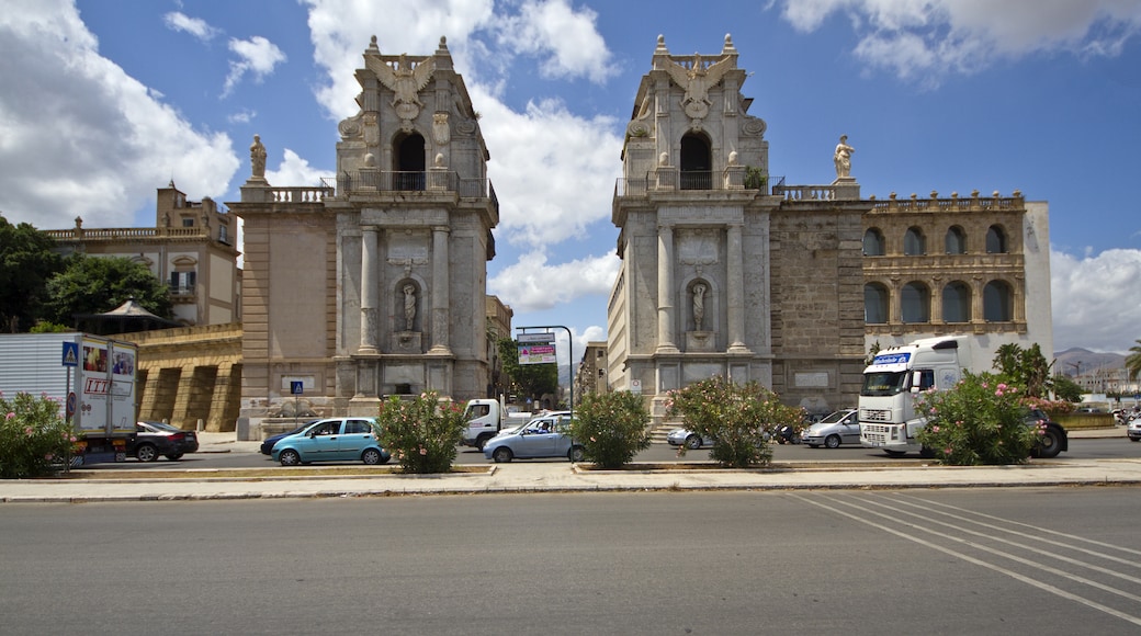 Foto "Porto di Palermo" di trolvag (CC BY-SA) / Ritaglio dell’originale