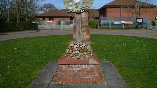 Foto "Beetley" oleh Craig Tuck (CC BY-SA) / Dipotong dari foto asli