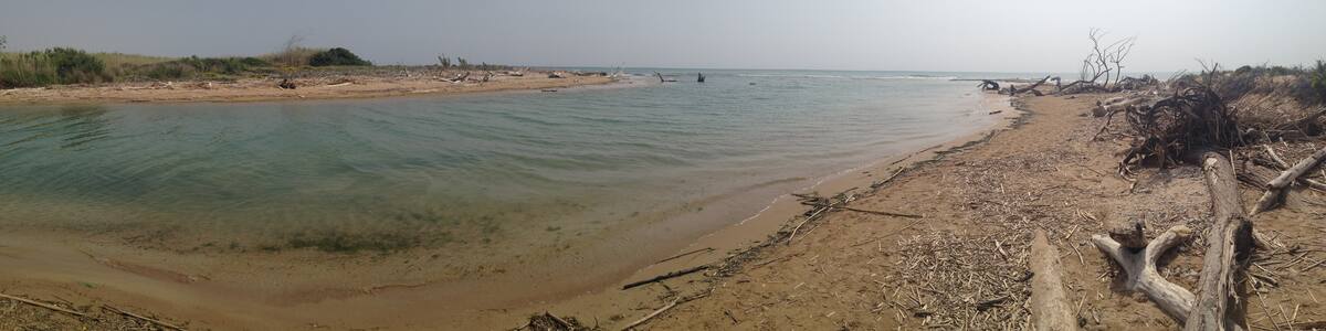 Photo "foce del fiume Irminio" by Codas (Creative Commons Attribution-Share Alike 4.0) / Cropped from original