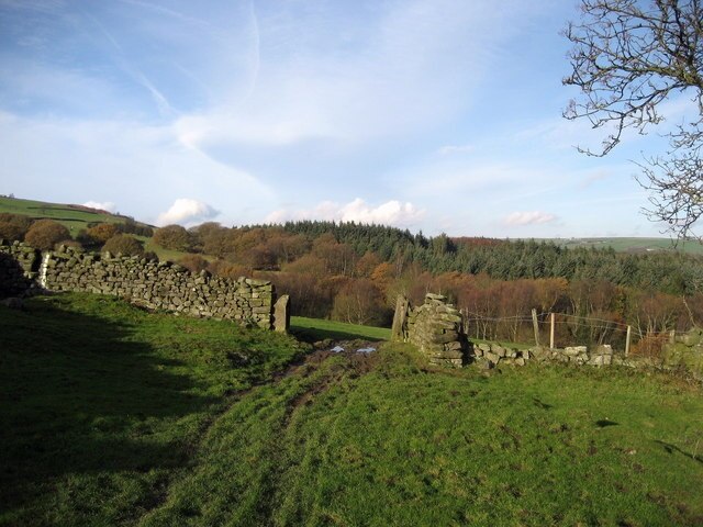 Foto “Dacre” tomada por Chris Heaton (CC BY-SA); recorte de la original