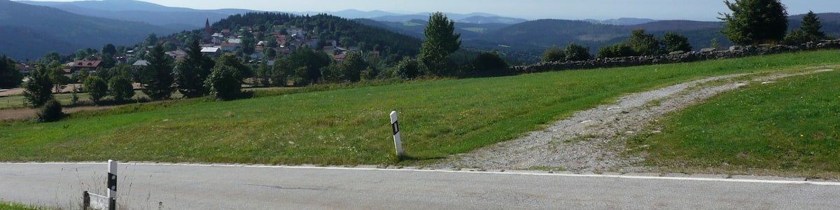 Photo "Finsterau, südlicher Blick" by Ytse-Jam (Creative Commons Attribution 3.0) / Cropped from original