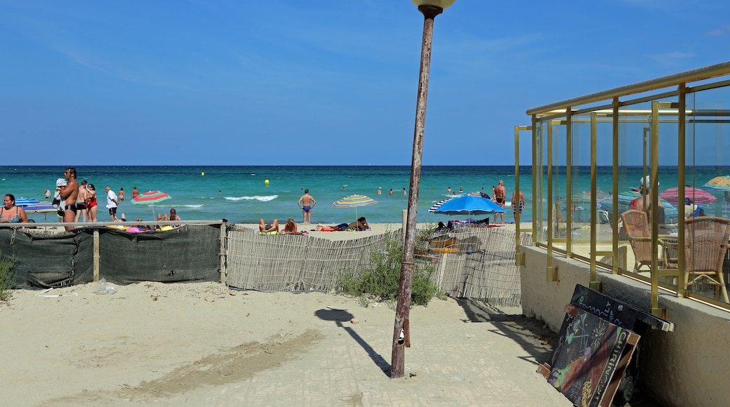 Bildet «Playa de Can Picafort» tatt av MJJR (CC BY) / originalbilde beskjært