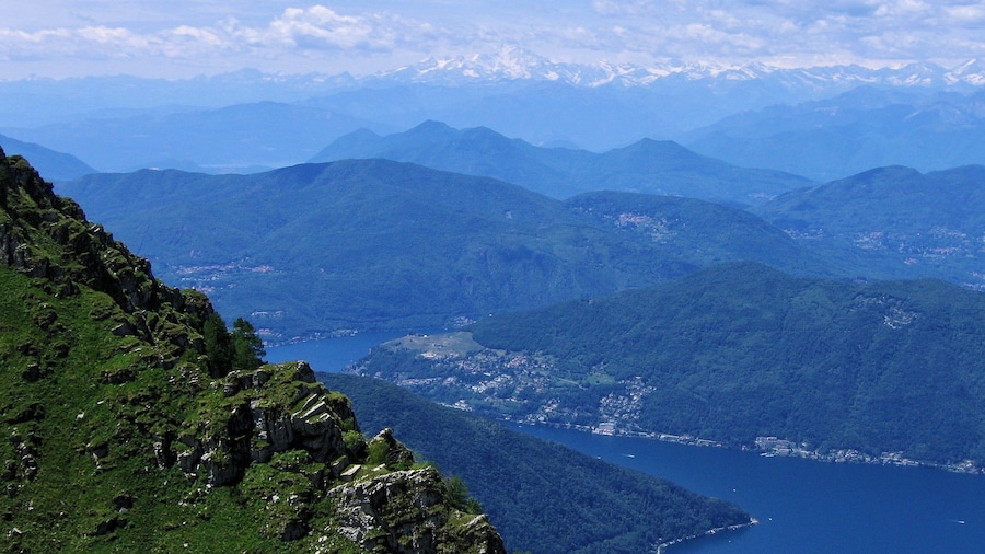 Photo "Ausblick vom Monte Generoso auf den Luganersee" by qwesy qwesy (Creative Commons Attribution 3.0) / Cropped from original