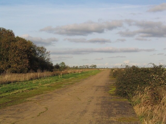 Foto “Deenethorpe” tomada por Tim Heaton (CC BY-SA); recorte de la original
