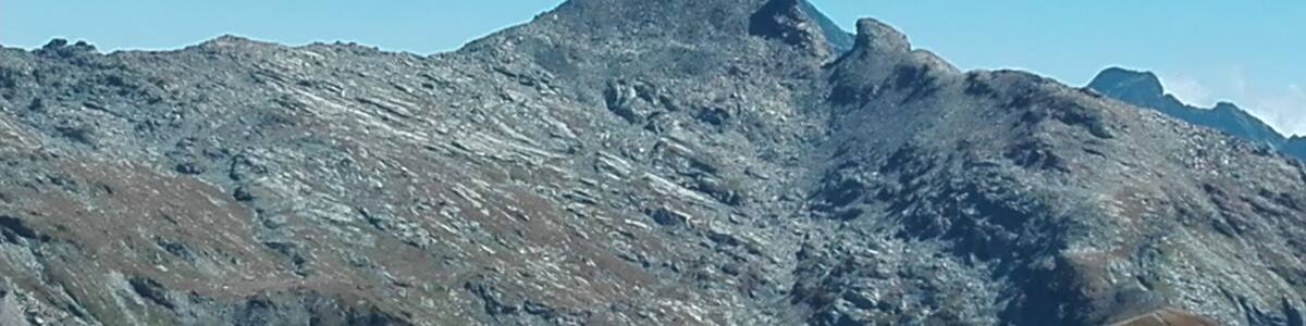 Photo "Il Corno Vitello visto quasi dalla vetta del Corno Bussola" by Francofranco56 (Creative Commons Attribution-Share Alike 4.0) / Cropped from original