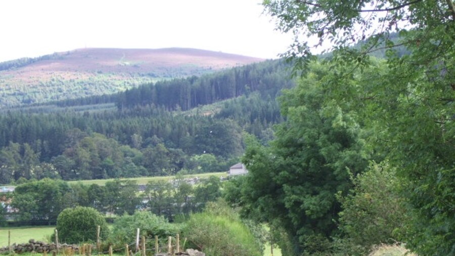 Photo "View SSE from Glencommon" by Stanley Howe (Creative Commons Attribution-Share Alike 2.0) / Cropped from original