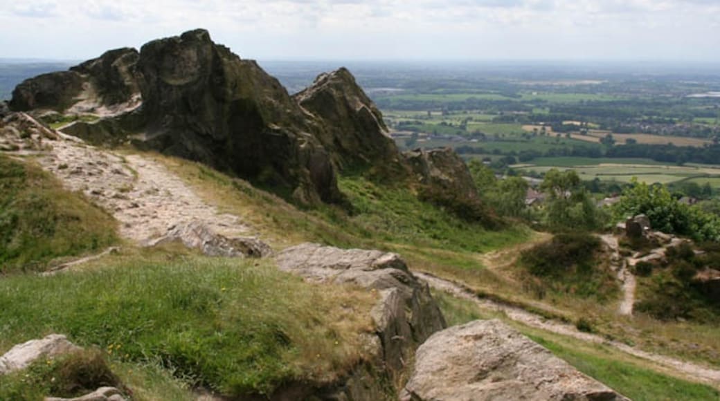 Photo "Mow Cop" by Kate Jewell (CC BY-SA) / Cropped from original