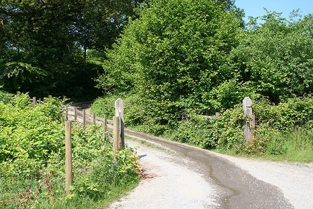 Dunvant: lane to Bevexe-fawr. At Bevexe-fawr a farm shop offers Gower Venison. Looking north west