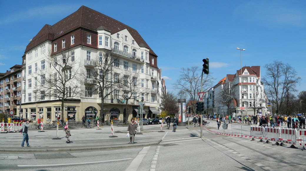 Foto „Eppendorfer Landstraße“ von hh oldman (CC BY)/zugeschnittenes Original