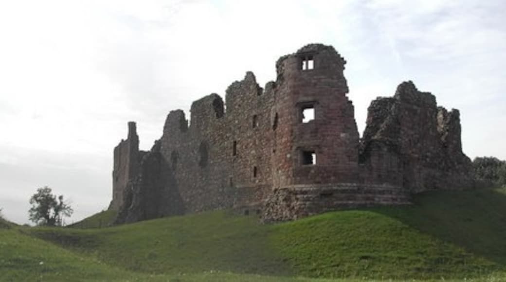 Foto "Castello di Brough" di Ian Brereton (CC BY-SA) / Ritaglio dell’originale