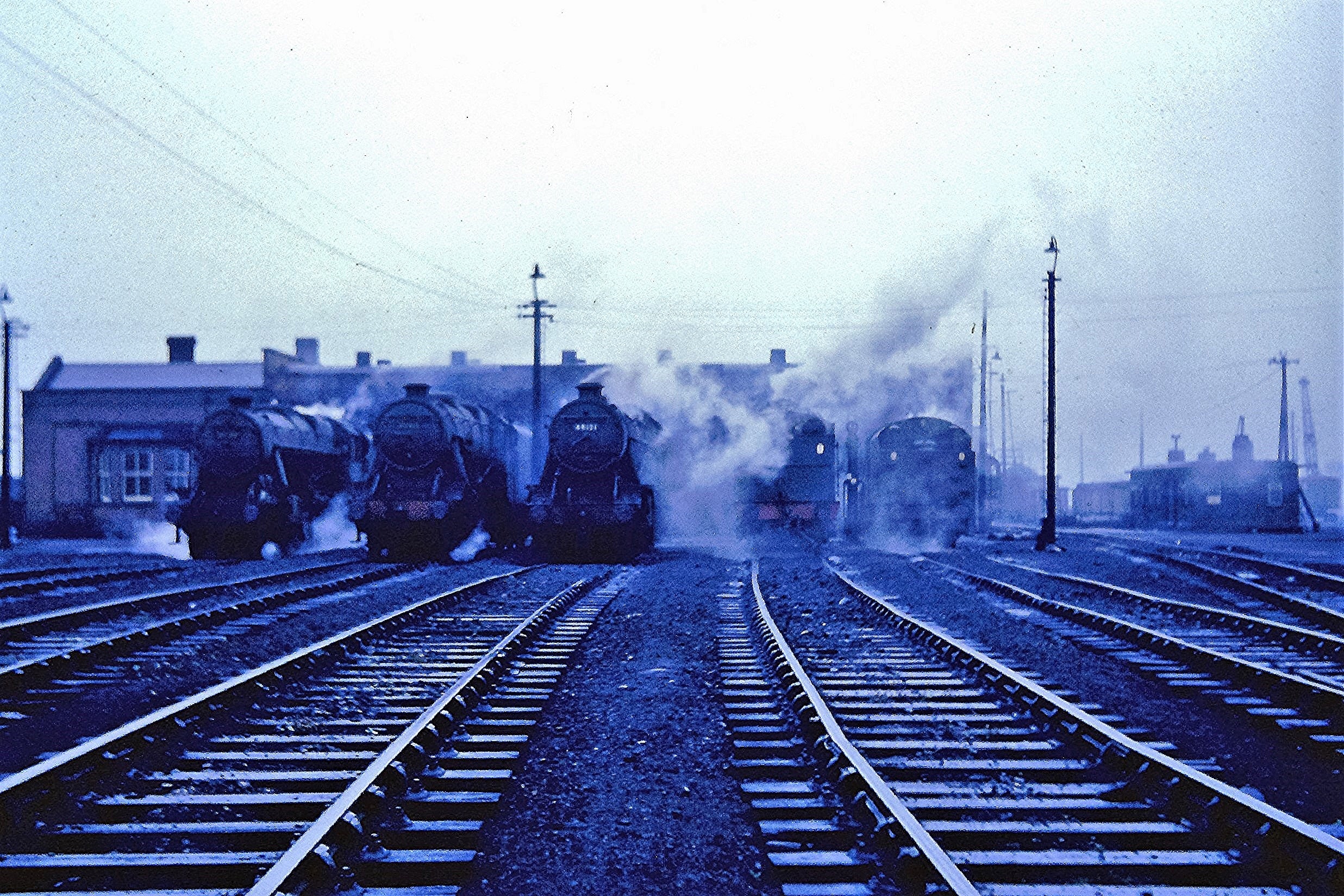 Foto „Woodford cum Membris“ von Rob Hodgkins (CC BY-SA)/zugeschnittenes Original