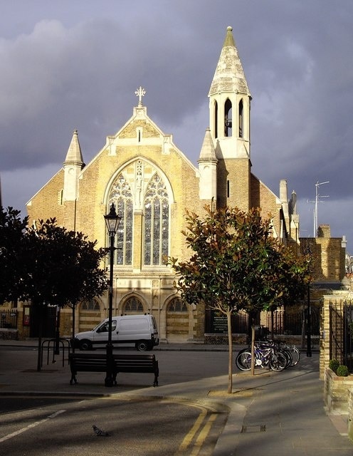 Foto “Chelsea Riverside” tomada por Paul Farmer (CC BY-SA); recorte de la original