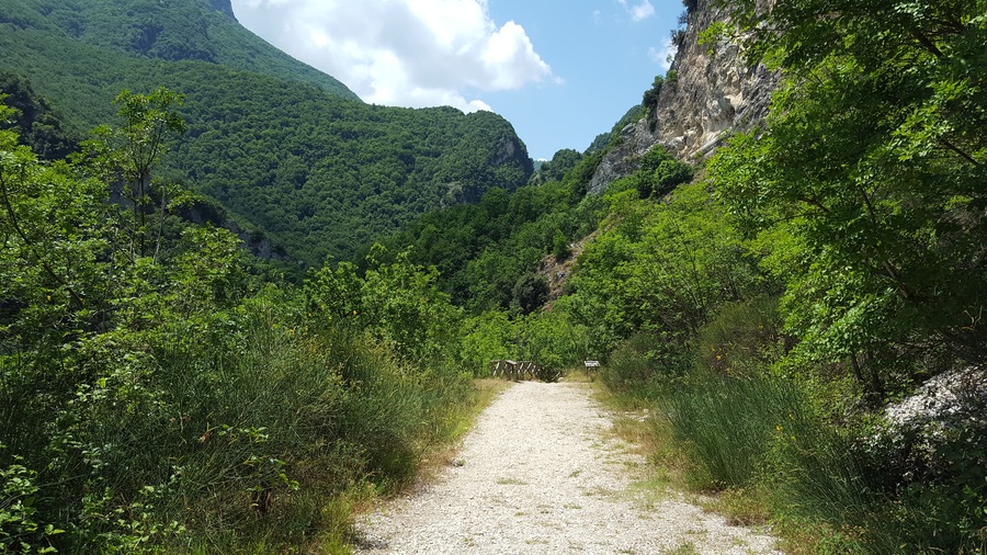 Gole del Salinello - road to the cave
