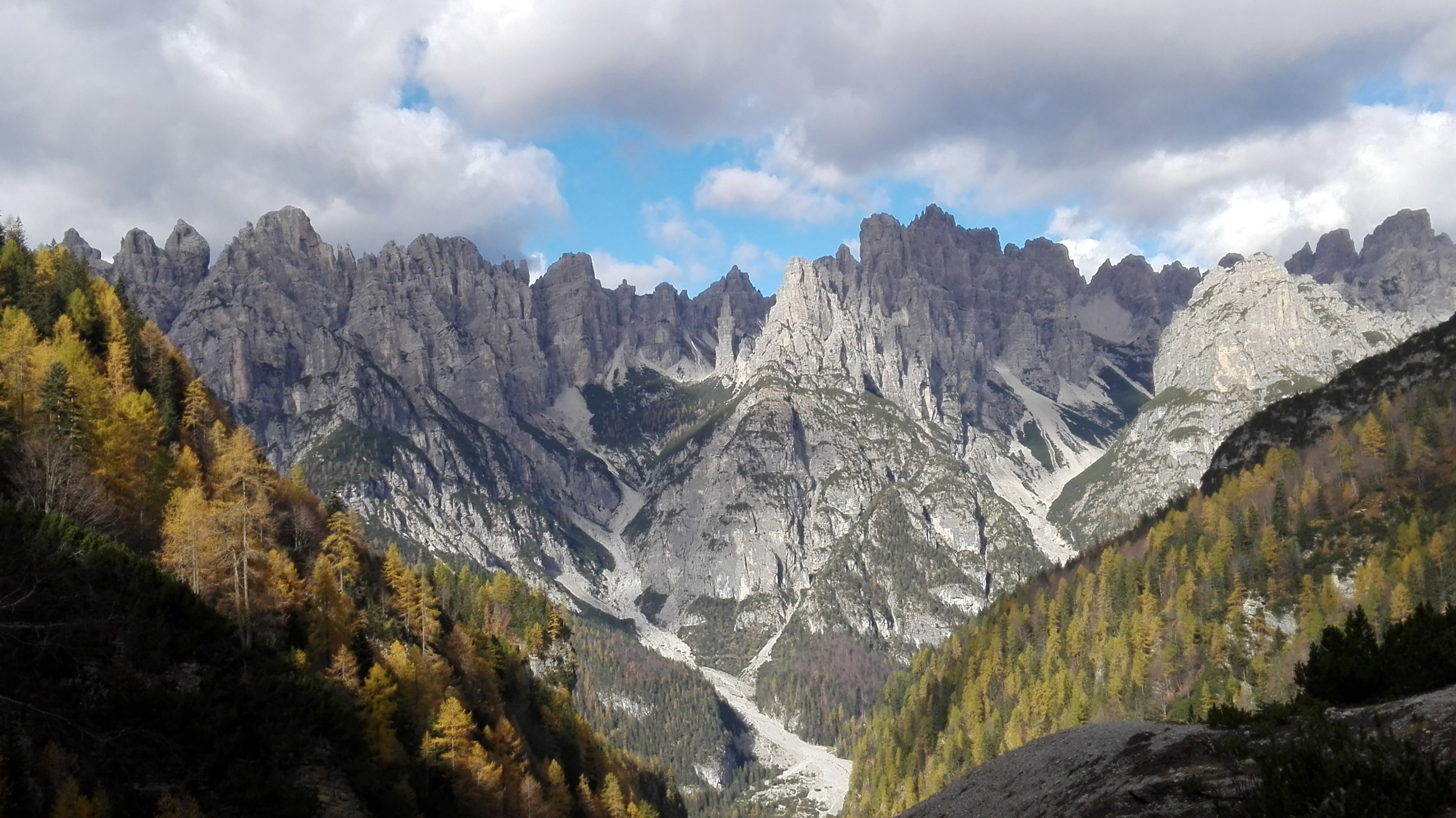 Parco naturale delle Dolomiti Friulane. Spalti di Toro e Monfalconi da loc. Scalet - Sciol de Mont - Val Cimoliana - Comune di Cimolais (PN)