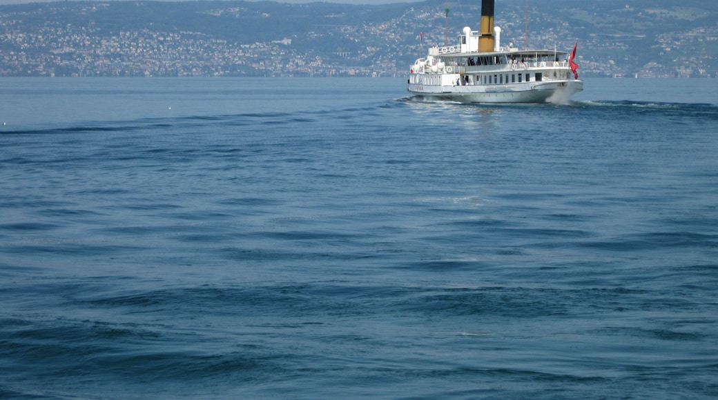 Photo "Evian-les-Bains" by Noebu (CC BY) / Cropped from original