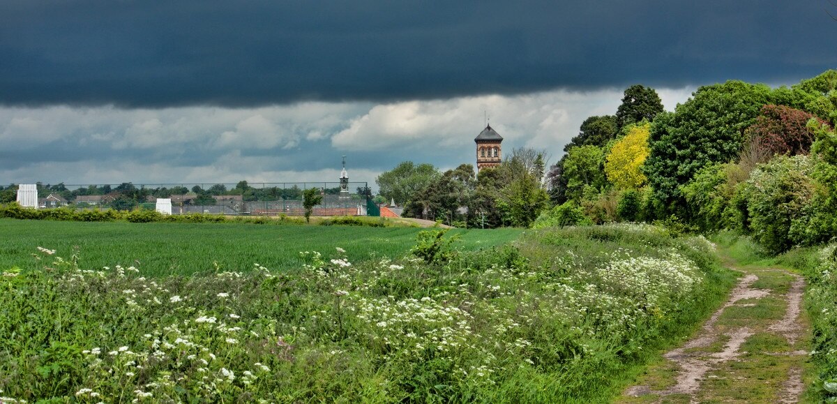 Photo "Anlaby with Anlaby Common" by Paul Lakin (CC BY) / Cropped from original