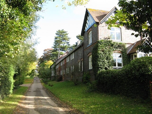 Foto “Martin Hussingtree” tomada por Whatlep (CC BY-SA); recorte de la original