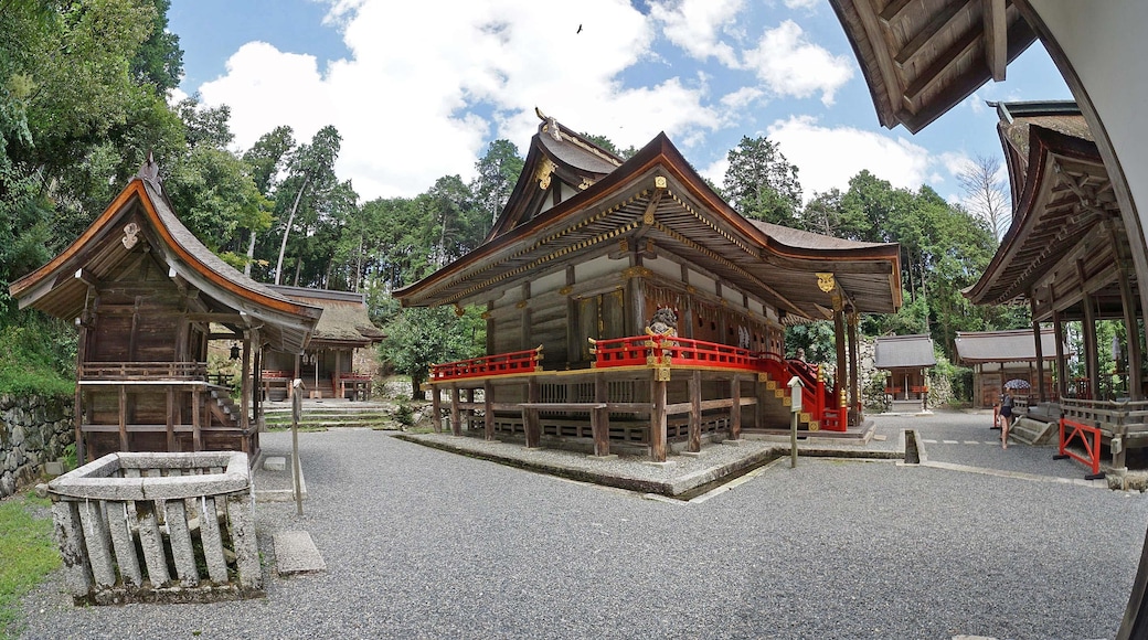 "Hiyoshi Taisha Shrine"-foto av z tanuki (CC BY) / Urklipp från original