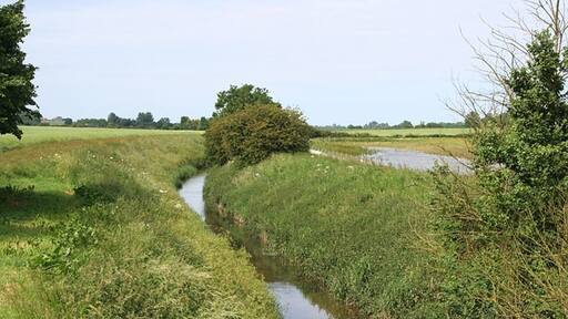 Foto „Stainton by Langworth“ von Kate Jewell (CC BY-SA)/zugeschnittenes Original