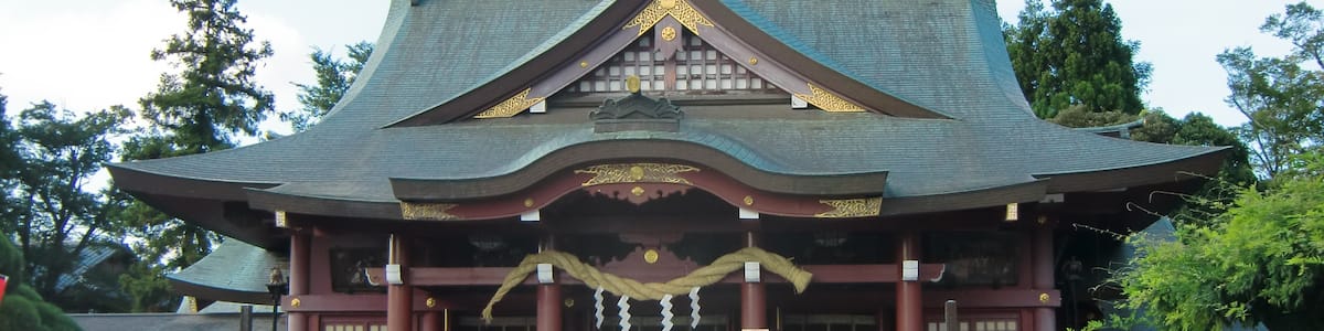 Photo "Haiden of Kasama Inari Shrine ,which is in Kasama city, Ibaraki prefecture, Japan." by On-chan (Creative Commons Attribution-Share Alike 3.0) / Cropped from original