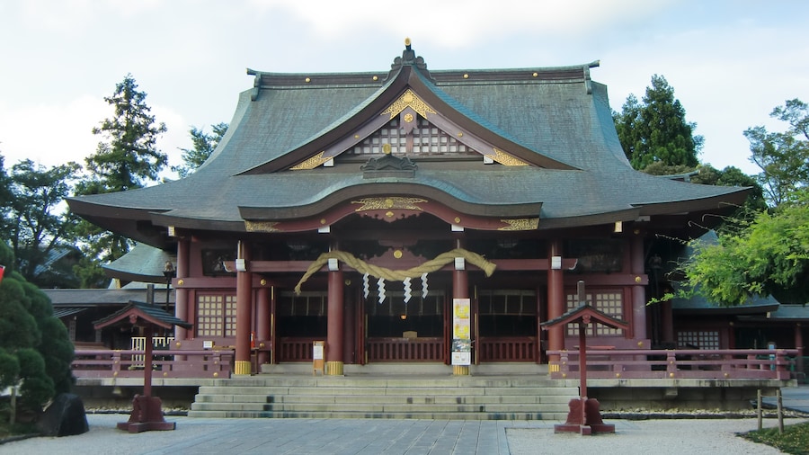Photo "Haiden of Kasama Inari Shrine ,which is in Kasama city, Ibaraki prefecture, Japan." by On-chan (Creative Commons Attribution-Share Alike 3.0) / Cropped from original