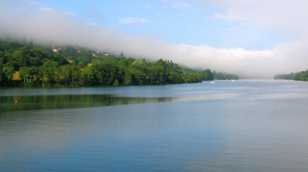 Foto „Lac du Causse“ von pjacquet (CC BY-SA)/zugeschnittenes Original