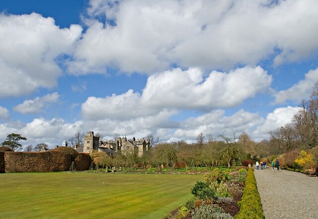 Kuva ”Levens” käyttäjältä Dave Green (CC BY-SA) / rajattu alkuperäisestä kuvasta