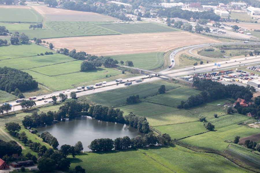 Lufbilder Brinkum: Brinkum, Silbersee, Dreieck Stuhr (identische Bildbeschreibung für File:2012-08-08-fotoflug-bremen zweiter flug 1355.JPG bis File:2012-08-08-fotoflug-bremen zweiter flug 1437.JPG; alle mit GPS-Koordinaten