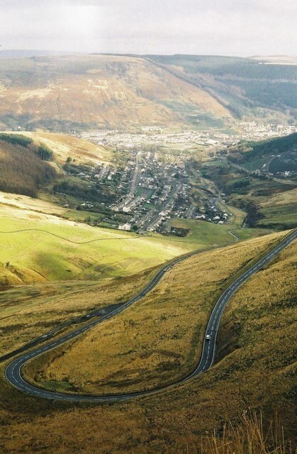 Cwmparc: zigzag on the A4061 The A4061 zigzags its way down to Cwmparc and Treorchy, viewed from the Abergwynfi road.