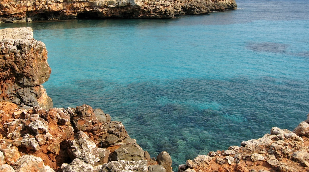 Photo "S'Illot-Cala Morlanda" by Oltau (CC BY) / Cropped from original