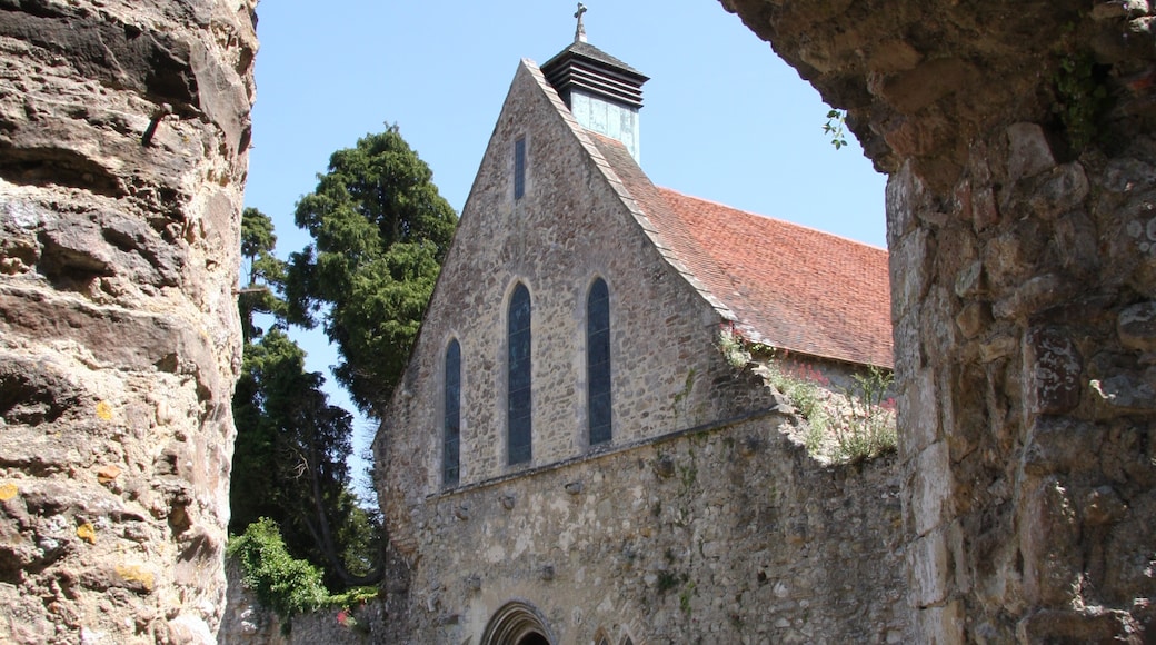 Photo "Beaulieu Abbey" by Brian Snelson (CC BY) / Cropped from original
