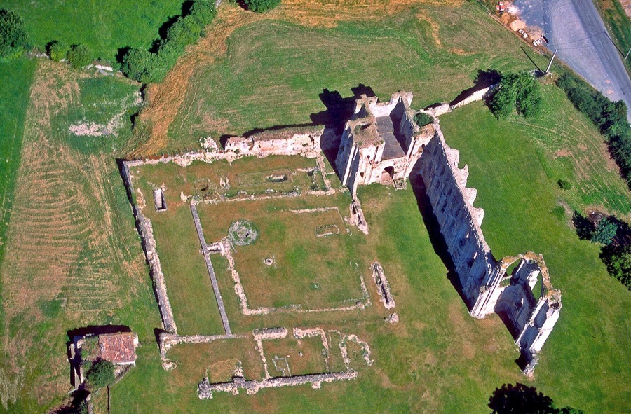 This building is indexed in the Base Mérimée, a database of architectural heritage maintained by the French Ministry of Culture, under the reference PA00110162 .