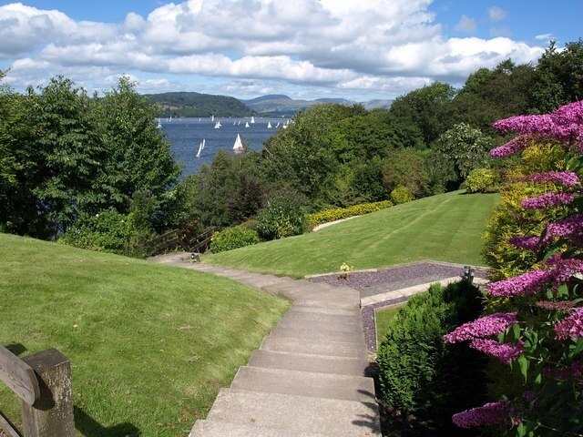 Foto „Cartmel Fell“ von Derek Harper (CC BY-SA)/zugeschnittenes Original