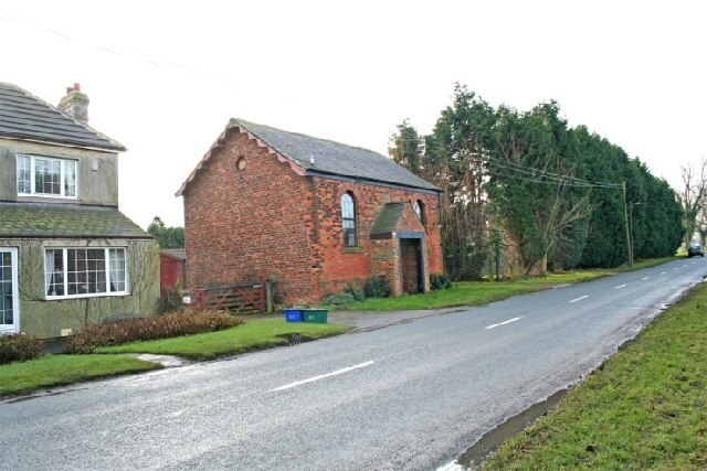 Photo "West Haddlesey" by Gordon Kneale Brooke (CC BY-SA) / Cropped from original