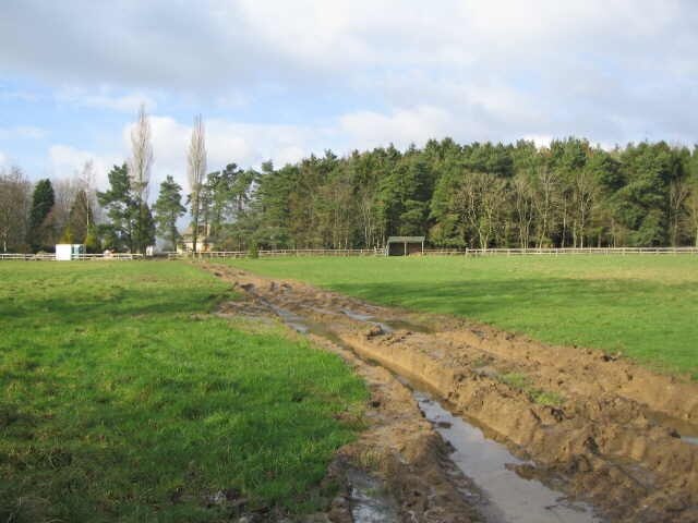 Photo "Tetbury Upton" by Phil Williams (CC BY-SA) / Cropped from original