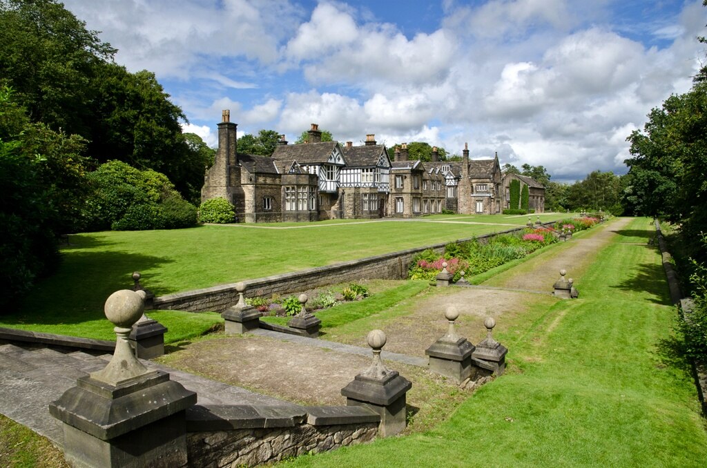 Photo "Smithills Country Park" by SG2012 (CC BY) / Cropped from original