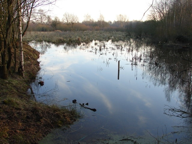 Foto "Doddington e Whisby" de Ian Paterson (CC BY-SA) / Recortada do original