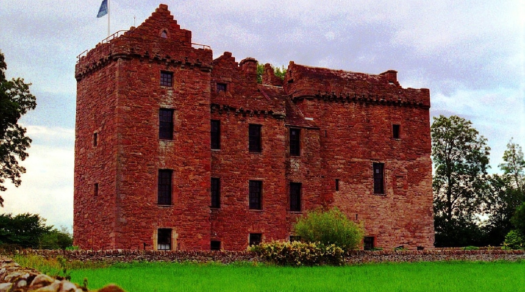 Photo "Huntingtower Castle" by Elisa.rolle (CC BY-SA) / Cropped from original