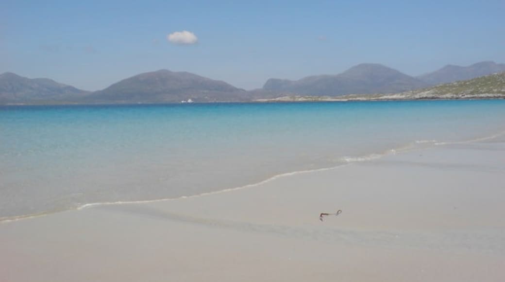 Photo "Traigh Rosamol" by F Leask (CC BY-SA) / Cropped from original