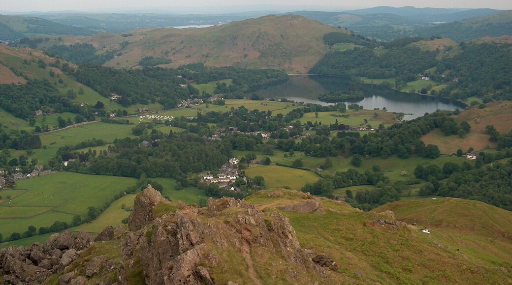 Photo "Helm Crag" by Bill Boaden (CC BY-SA) / Cropped from original