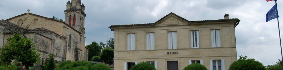 Photo "Lignan-de-Bordeaux Mairie" by William Ellison (Creative Commons Attribution-Share Alike 4.0) / Cropped from original