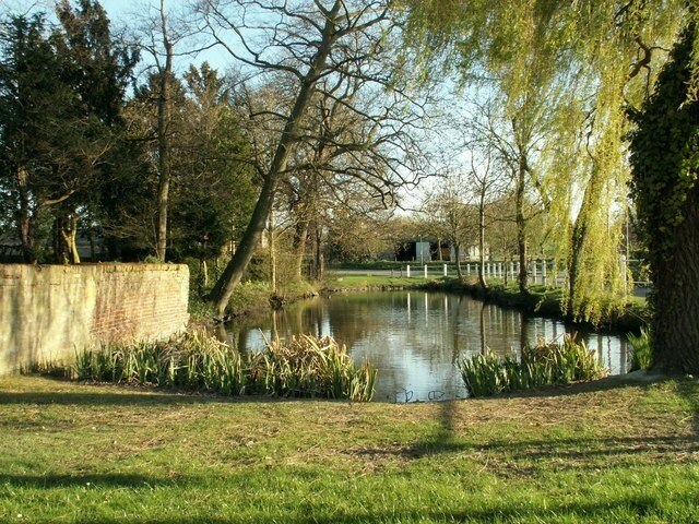 Foto „Harlton“ von Robert Edwards (CC BY-SA)/zugeschnittenes Original