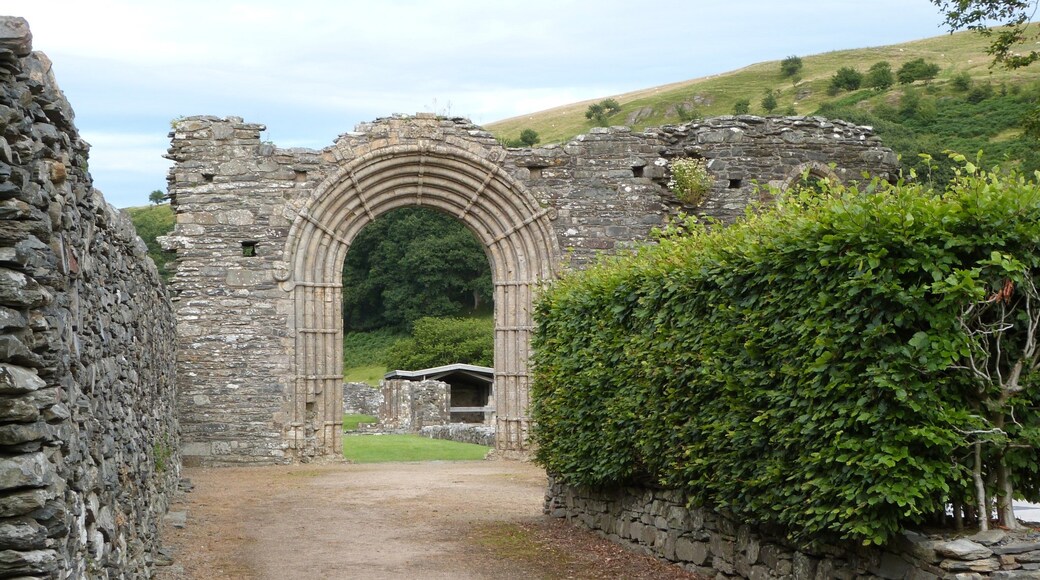Photo "Strata Florida Abbey" by Peter Broster (CC BY) / Cropped from original