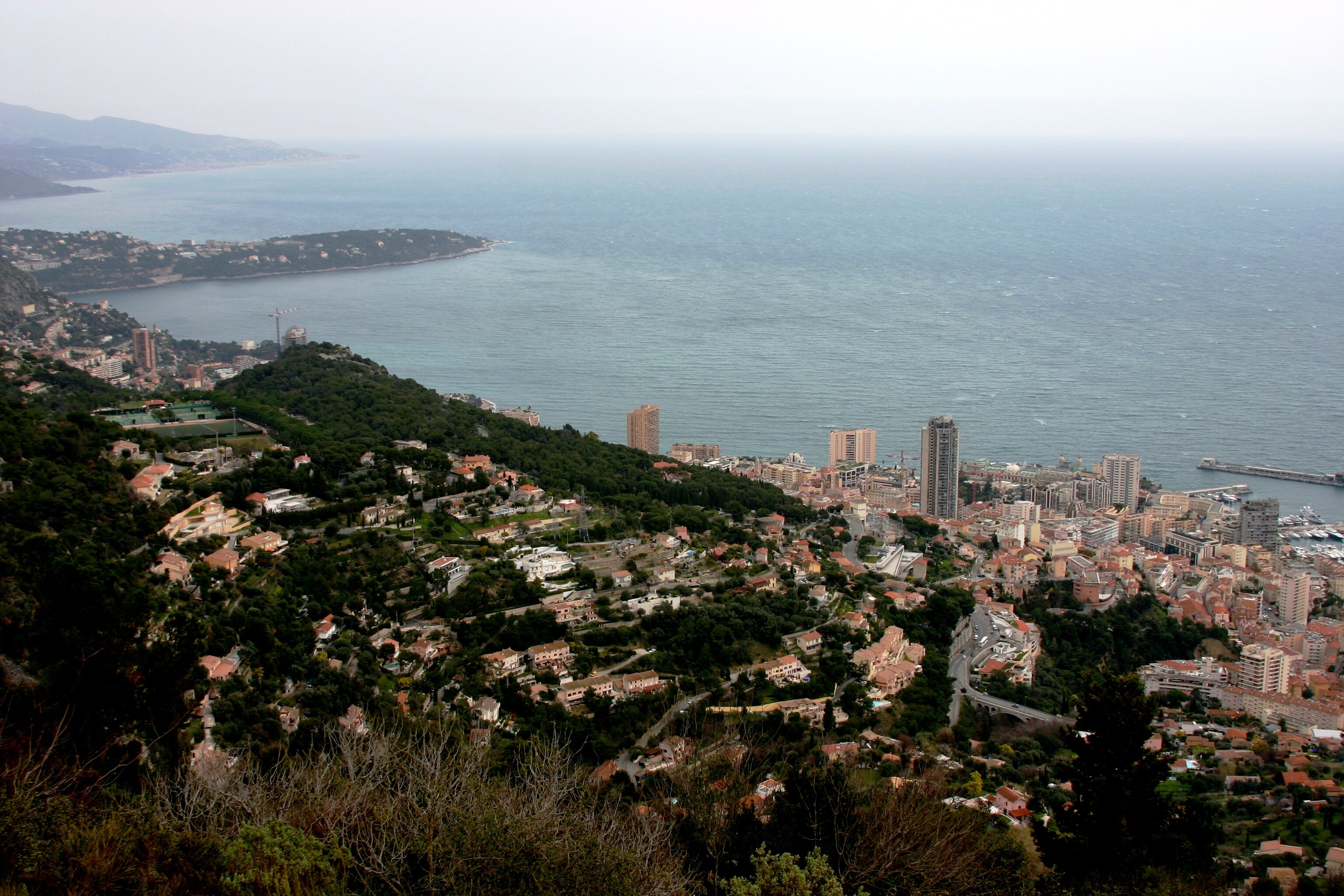 Foto "La Turbie" de José Luiz (CC BY-SA) / Recortada do original